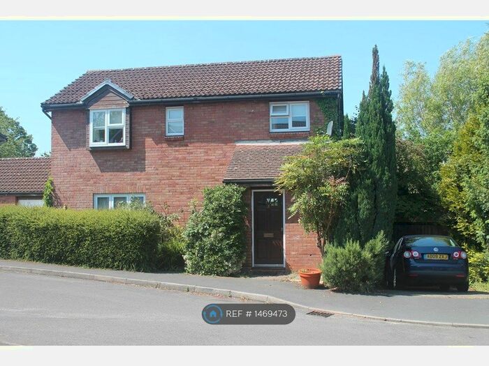 3 Bedroom Detached House To Rent In Jasons Drive, Guildford, GU4