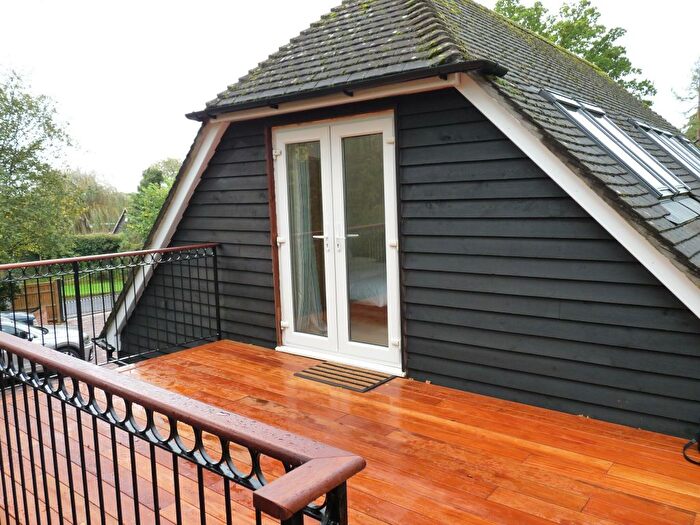 1 Bedroom Flat To Rent In Honey Pot Lane, Edenbridge, TN8