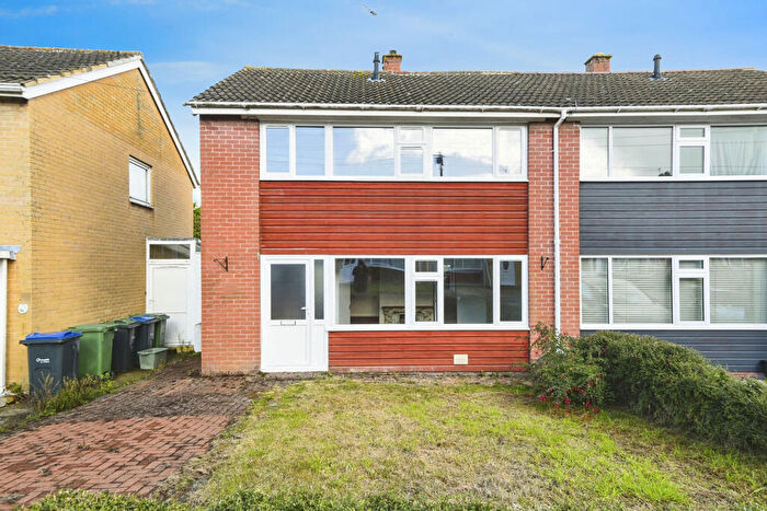 3 Bedroom Semi-Detached House For Sale In Hardens Mead, Chippenham, SN15