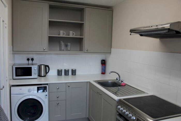 2 Bedroom Flat To Rent In Pebble Drive, Didcot, OX11