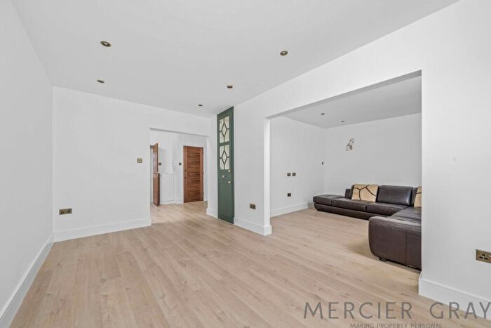 3 Bedroom Flat To Rent In Platts Lane, Hampstead, NW3