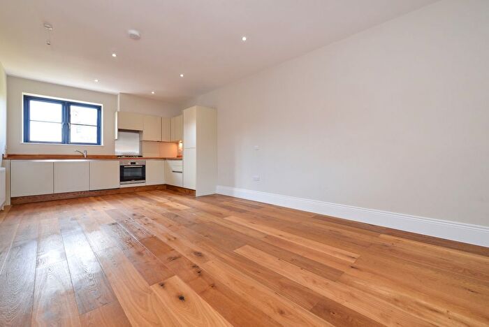 2 Bedroom Flat To Rent In Tooting High Street, London, SW17