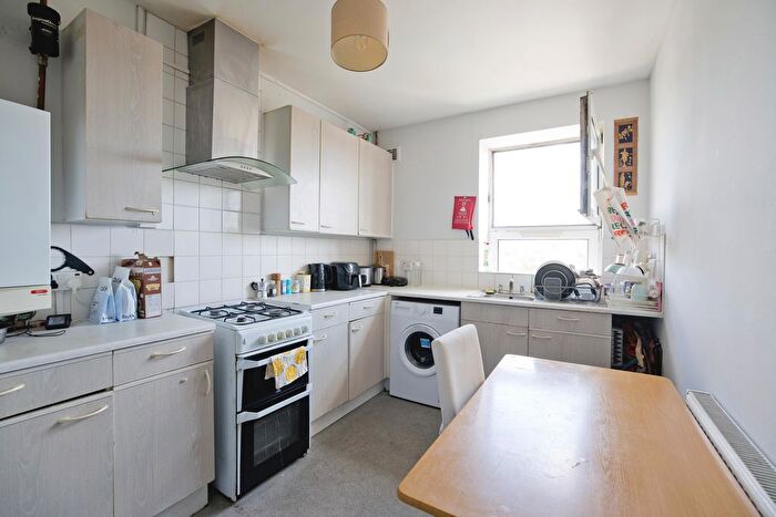 2 Bedroom Flat For Sale In Waterloo Gardens, London, E2