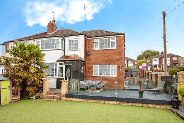 3 Bedroom Semi-Detached House For Sale In Field End Mount, Leeds, LS15