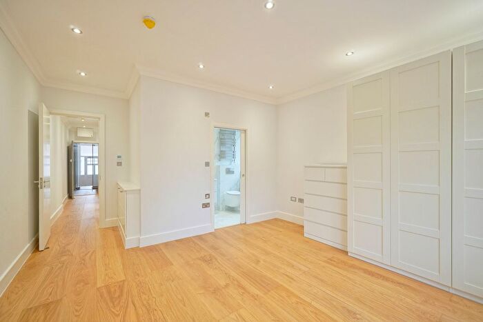 3 Bedroom Flat To Rent In Chatsworth Road, NW2