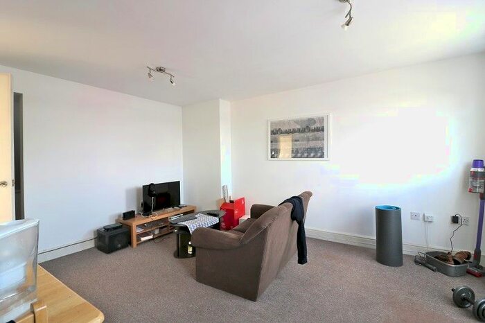 2 Bedroom Flat To Rent In Western Avenue, East Acton, London., W3