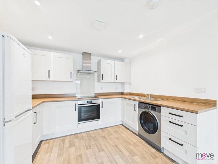 2 Bedroom Flat To Rent In Ridge Close, Cheltenham, GL52