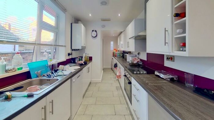 5 Bedroom Terraced House To Rent In Grimsby Terrace, Nottingham, NG3