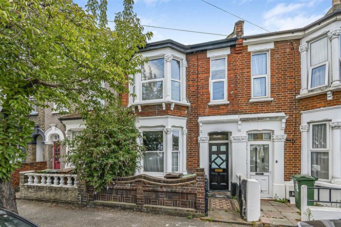 2 Bedroom Flat To Rent In Oakdale Road, Leytonstone, E11
