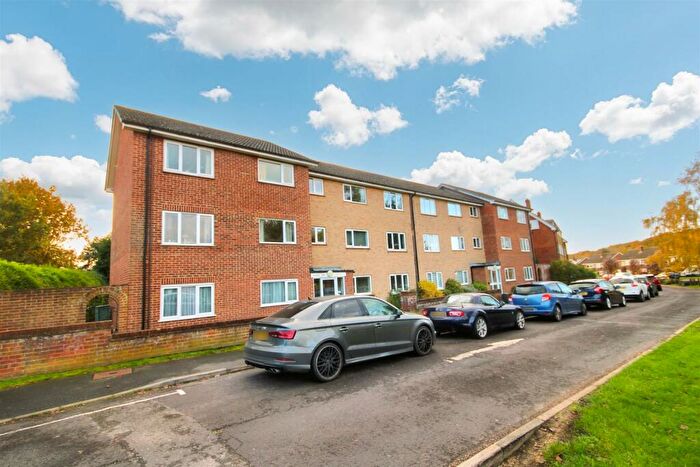 2 Bedroom Flat To Rent In Fairlands Avenue, Fairlands, GU3