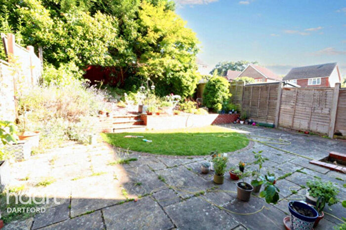 4 Bedroom Detached House To Rent In Padstow Close, Orpington, BR6
