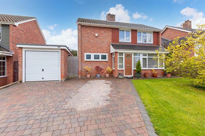 3 Bedroom Detached House For Sale In Maidenhead Road, Windsor, SL4
