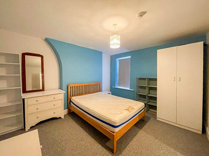 2 Bedroom Apartment To Rent In High Street, Bangor, Gwynedd, LL57