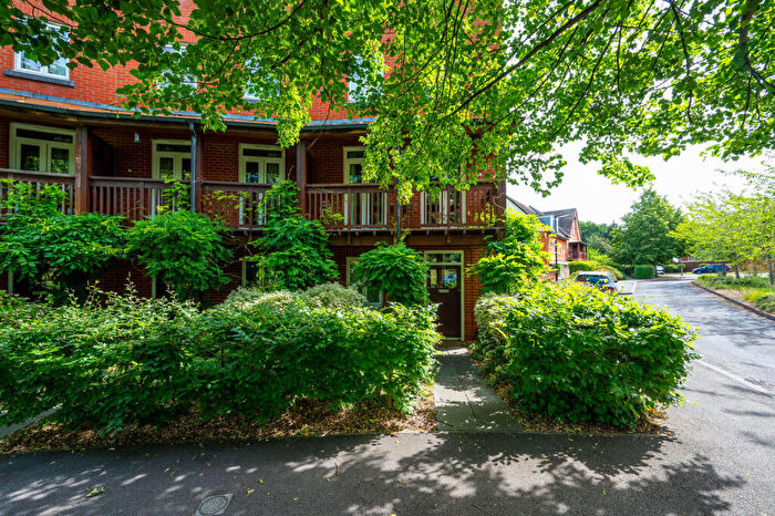4 Bedroom End Of Terrace House For Sale In Henderson Avenue, Guildford, GU2