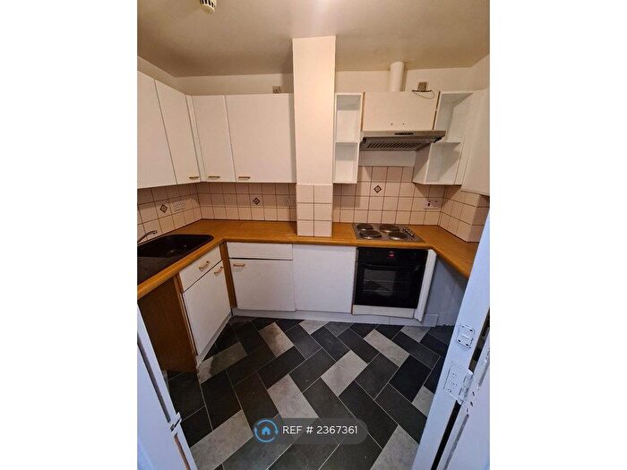 1 Bedroom Flat To Rent In North Street, Keighley, BD21