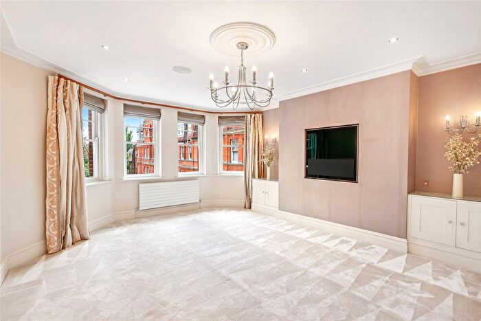 3 Bedroom Flat To Rent In Cheyne Court, Chelsea, SW3