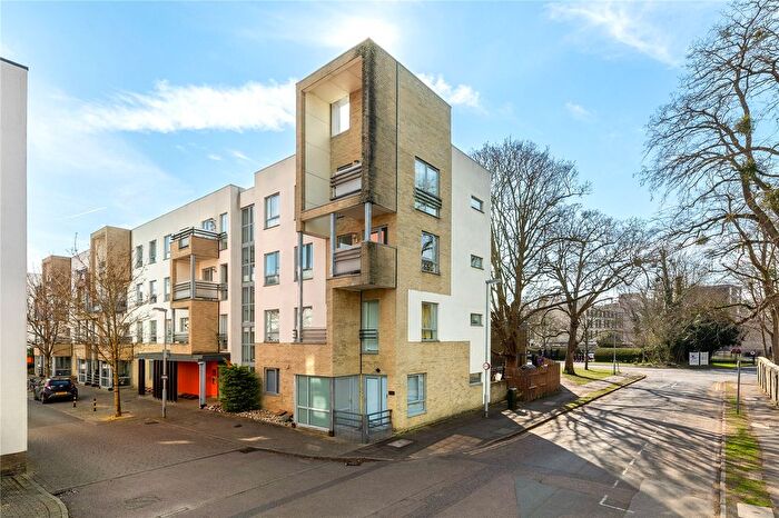 2 Bedroom Flat To Rent In Glenalmond Avenue, Cambridge, CB2