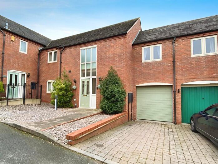 3 Bedroom Terraced House For Sale In Crofters Hey, Burton Road, Midway, DE11