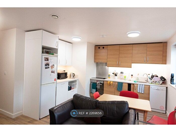 3 Bedroom Flat To Rent In Columbia Lodge, Southampton, SO16