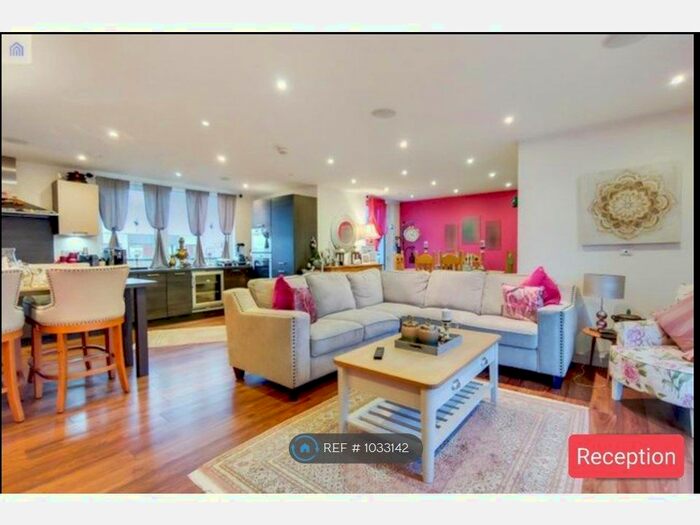 3 Bedroom Flat To Rent In Brunel Court, Edgware HA8