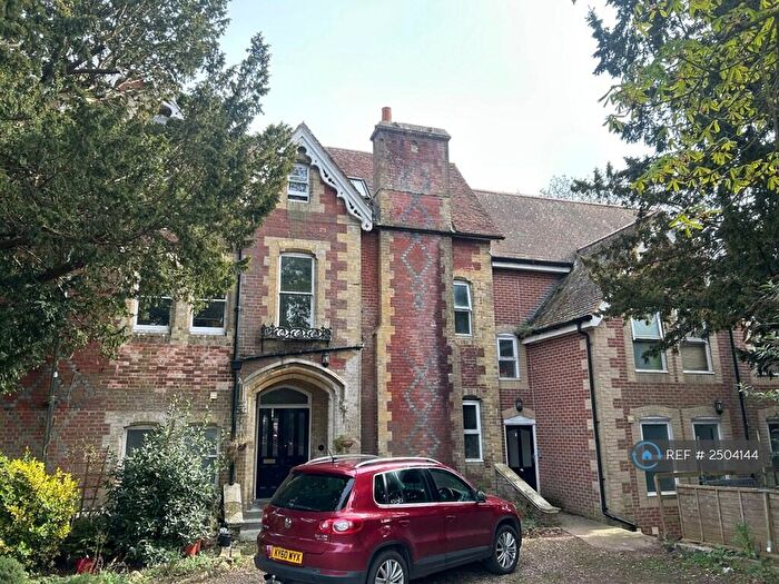 2 Bedroom Flat To Rent In Clatterford Road, Newport, PO30