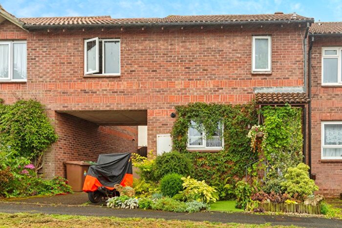 3 Bedroom End Of Terrace House For Sale In Holloway Gardens, Plymouth, Devon, PL9