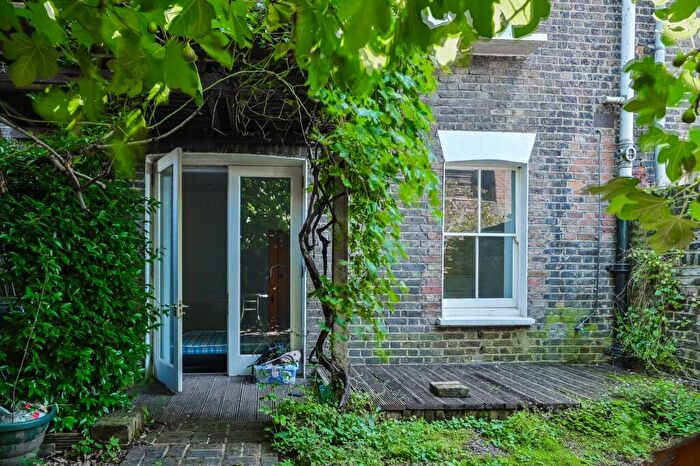 2 Bedroom Flat To Rent In North Villas, Camden, London, NW1