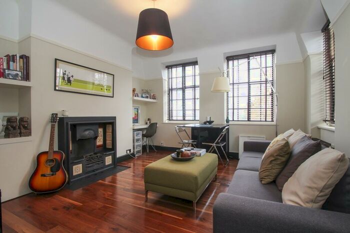 2 Bedroom Flat To Rent In Belmont Hall Court, Belmont Grove, Lewisham, SE13