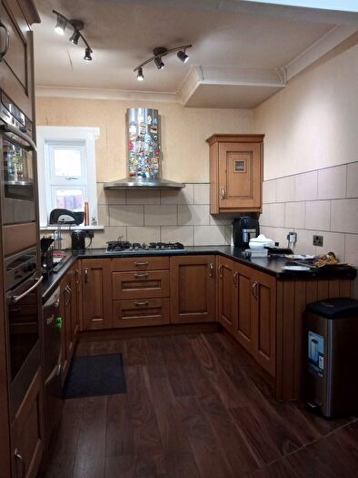 5 Bedroom Semi-Detached House To Rent In Horace Road, Ilford, , ., Ig2