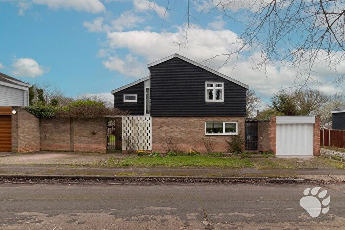 4 Bedroom Detached House For Sale In The Knowle, Basildon, SS16