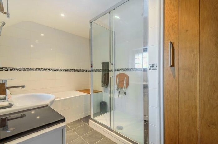 4 Bedroom Detached House For Sale In Waldens Road Orpington, BR5