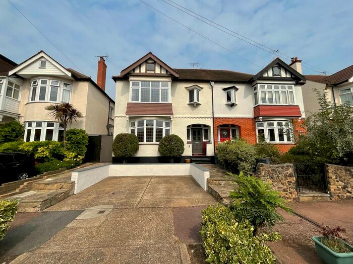 4 Bedroom Semi-Detached House To Rent In Woodfield Gardens, Leigh-on-Sea, SS9