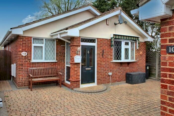 2 Bedroom Detached Bungalow To Rent In Pearmain Close, Wickford, SS11