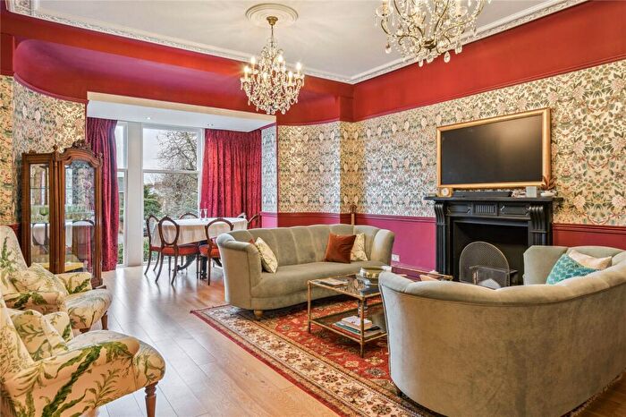 2 Bedroom Apartment For Sale In Kings Road, Henley-on-Thames, Oxfordshire, RG9