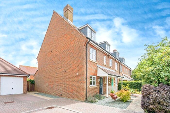 4 Bedroom End Of Terrace House For Sale In Hunnisett Close, Selsey, Chichester, West Sussex, PO20
