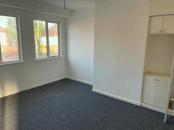 2 Bedroom Flat To Rent In Royal Lane, West Drayton, UB7