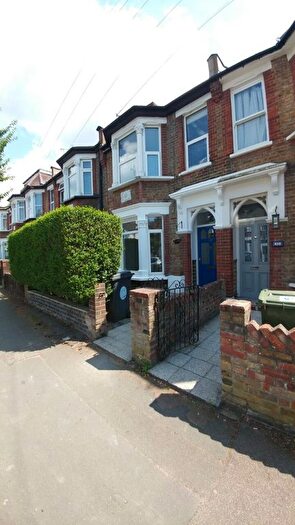 2 Bedroom Flat To Rent In Cavendish Road, London, E4