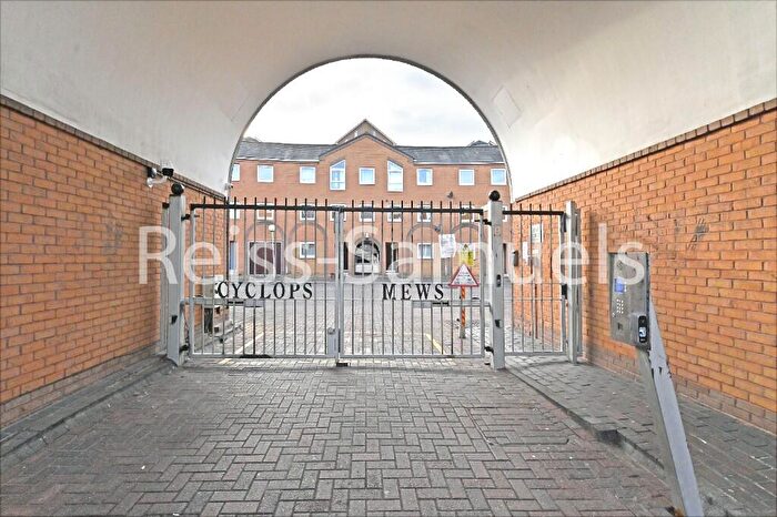 5 Bedroom Town House To Rent In Cyclops Mews, London, E14