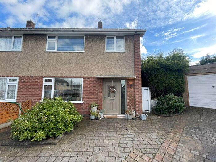 3 Bedroom Semi-Detached House For Sale In Orchard Close, Dosthill, B77