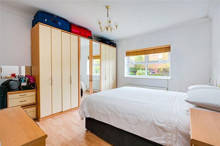 2 Bedroom Flat To Rent In Elderfield Place, Tooting, SW17