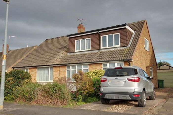 3 Bedroom Semi Detached House For Sale In Chestnut Avenue, Beverley, HU17