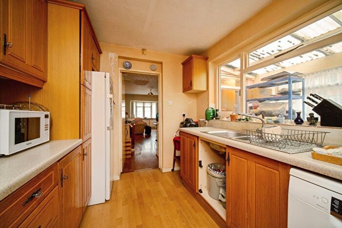 3 Bedroom Terraced House For Sale In Osborne Road, Farnborough, GU14