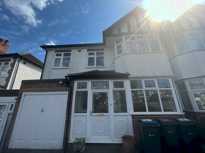 4 Bedroom Semi-Detached House To Rent In Quinton Road, Harborne, B17