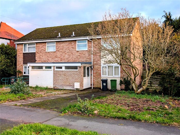 3 Bedroom Semi Detached House For Sale In Spring Grove Crescent, Kidderminster, Worcestershire, DY11