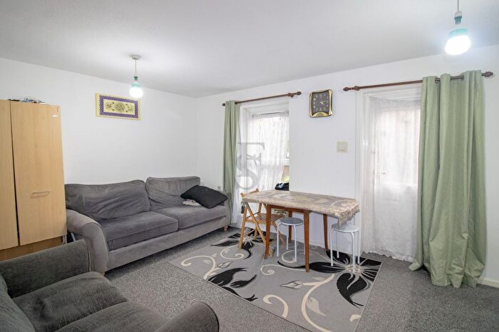 2 Bedroom Maisonette For Sale In Pegasus Close, Highfields, LE2