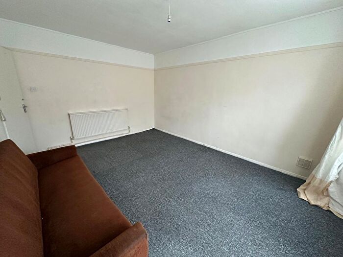1 Bedroom Flat To Rent In Townsley Close, Luton, Bedfordshire, LU1