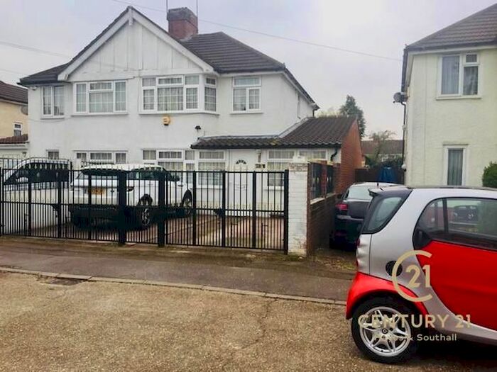 5 Bedroom Semi-Detached House To Rent In Ashford Avenue, Hayes, UB4