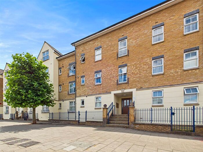 1 Bedroom Flat To Rent In Kew Court, Kingston Upon Thames, KT2