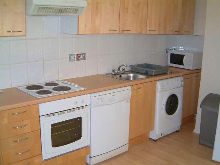 4 Bedroom Flat To Rent In Ibsley Gardens, London, SW15