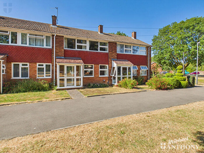 3 Bedroom Terraced House For Sale In Stratton Green, Aylesbury, HP21
